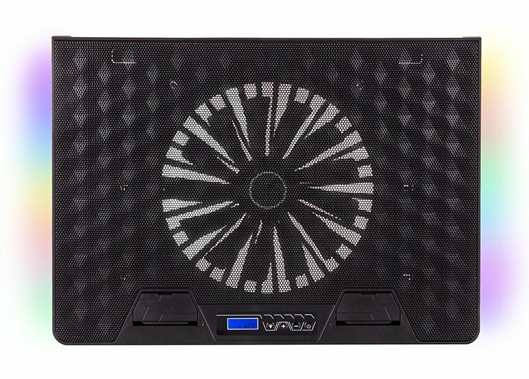 Czarna chłodnica do laptopa z wentylatorem i niebieskim wyświetlaczem, z jasnym tłem.