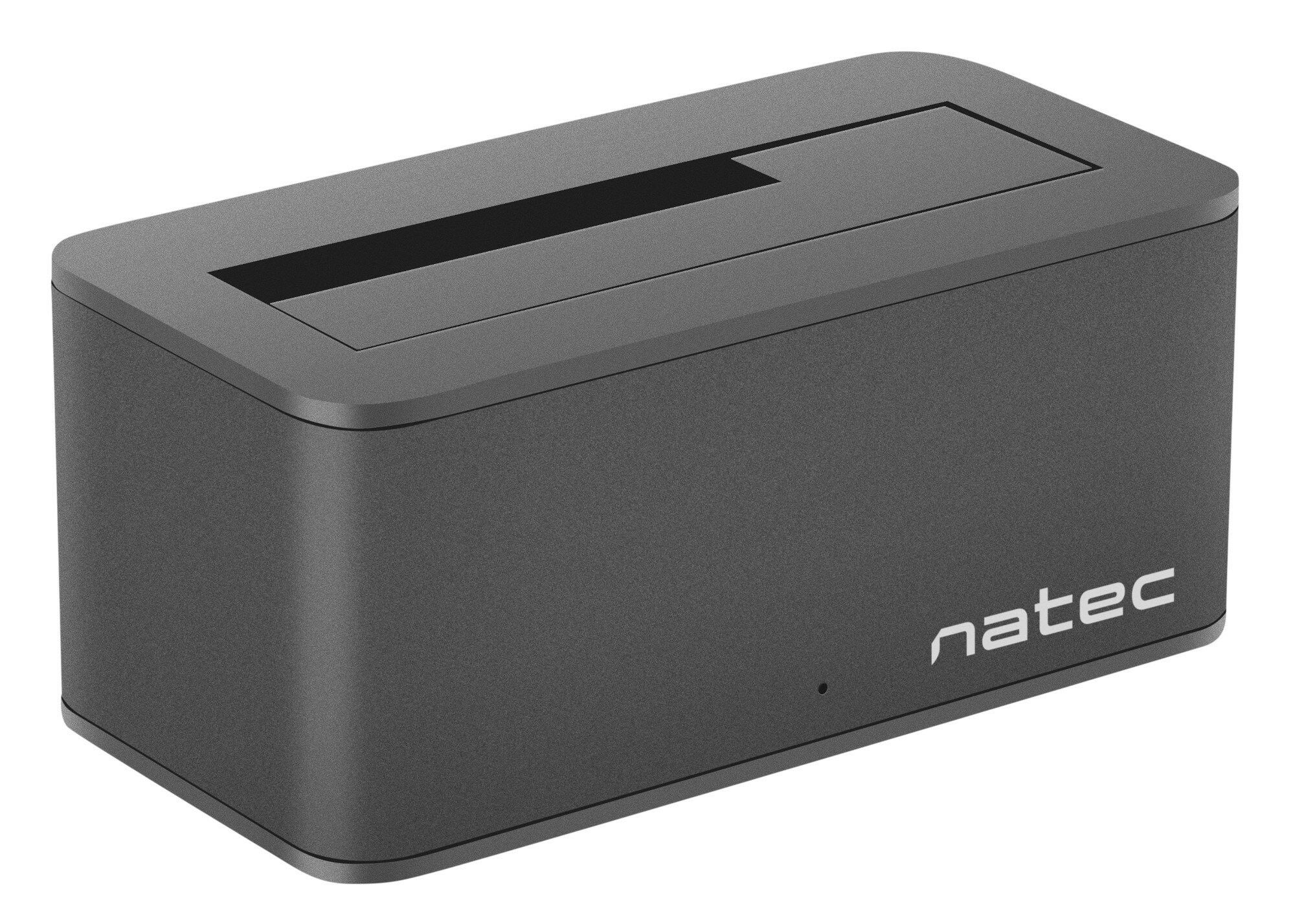 Ciemnoszara obudowa dysku twardego Natec. Prostokątny kształt z otworem u góry. Białe tło.