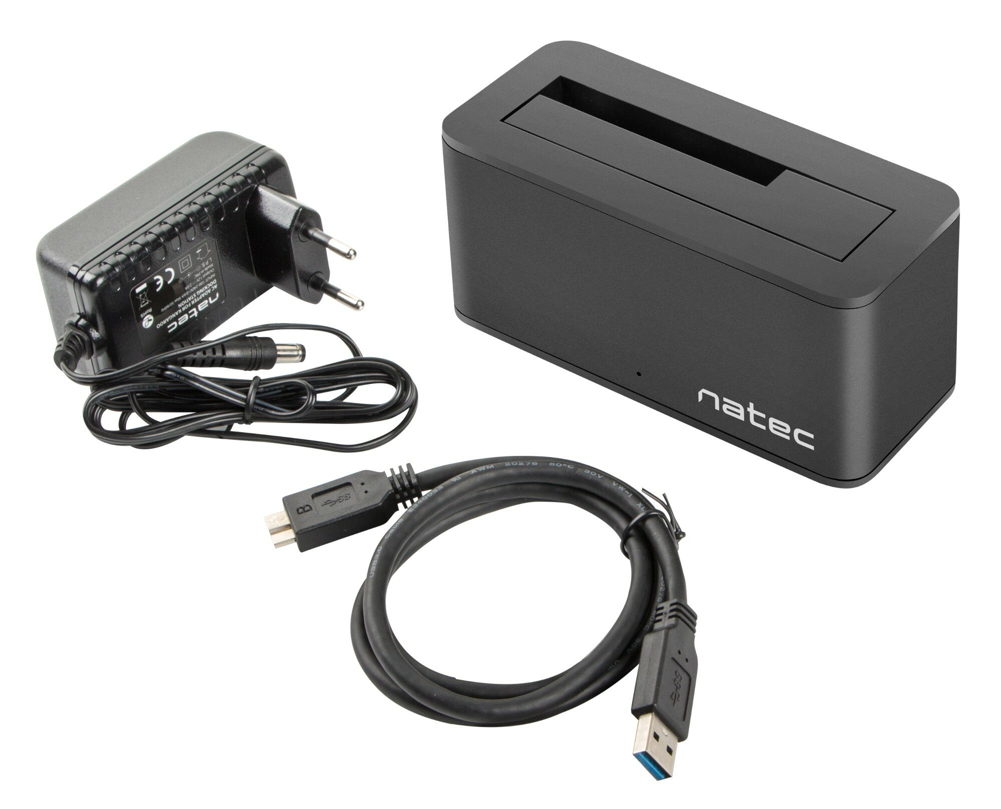 Czarna obudowa dysku twardego z zasilaczem i kablem USB.