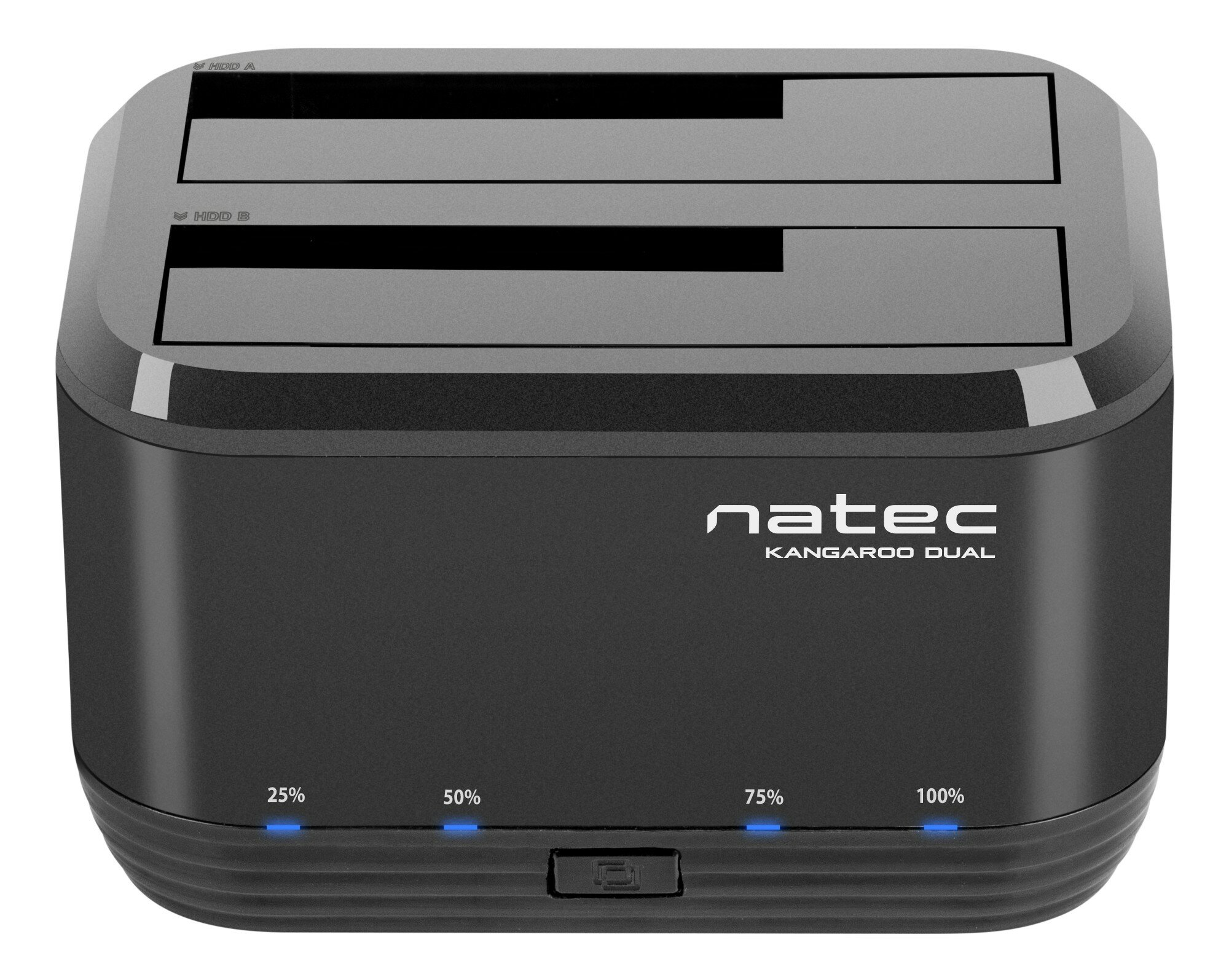 Czarna stacja dokująca dysku twardego. Widoczne słowo "natec". Cztery niebieskie światła na dole.