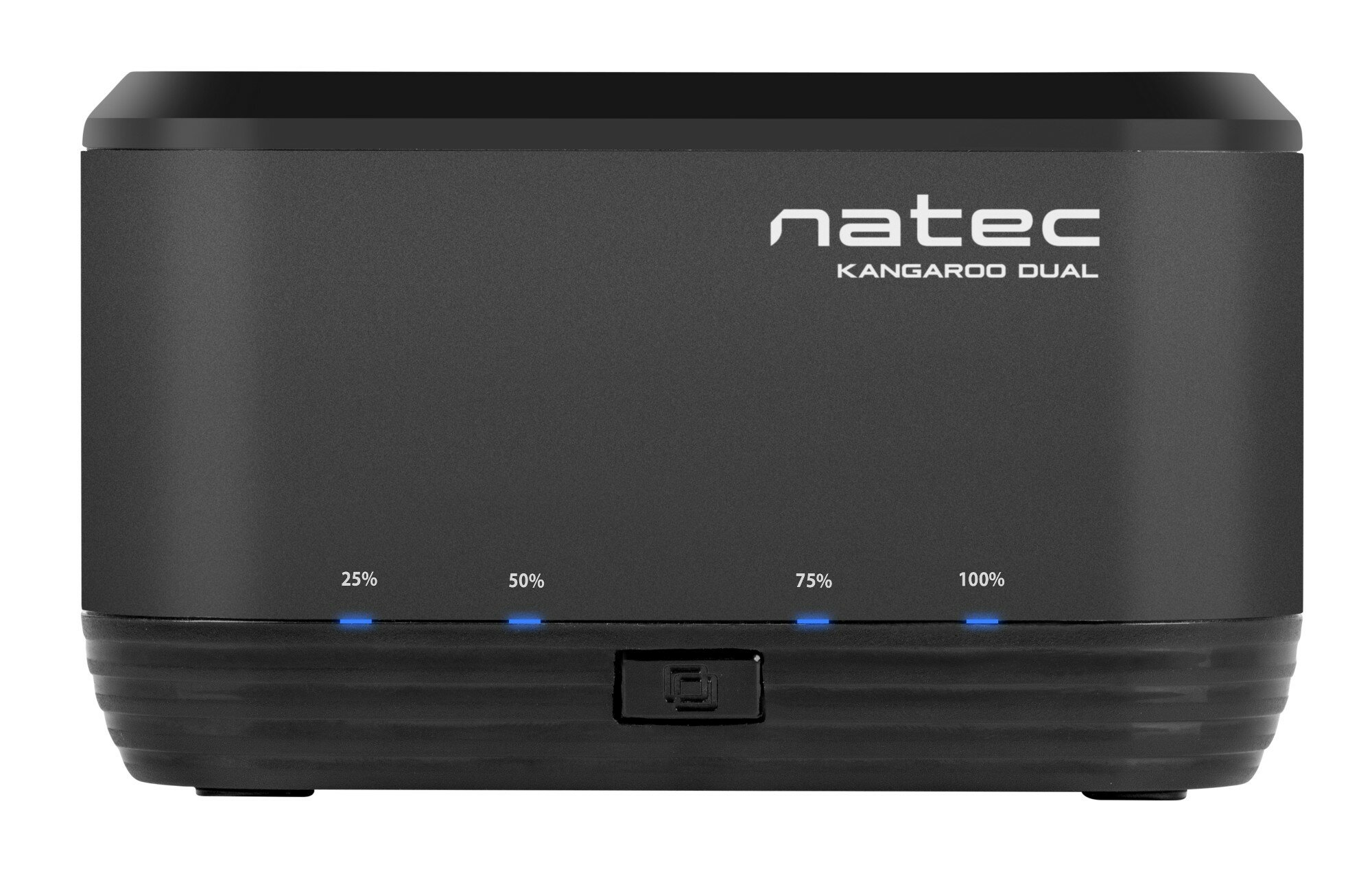 Czarne urządzenie Natec Kangaroo Dual. Posiada 4 niebieskie światła wskazujące poziom naładowania baterii.