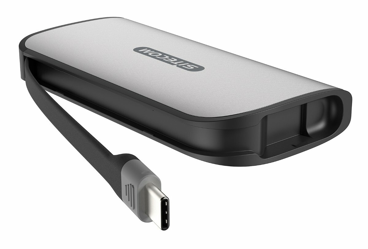 Srebrny i czarny dysk twardy zewnętrzny SITECOM z kablem USB-C. Urządzenie jest na białym tle.