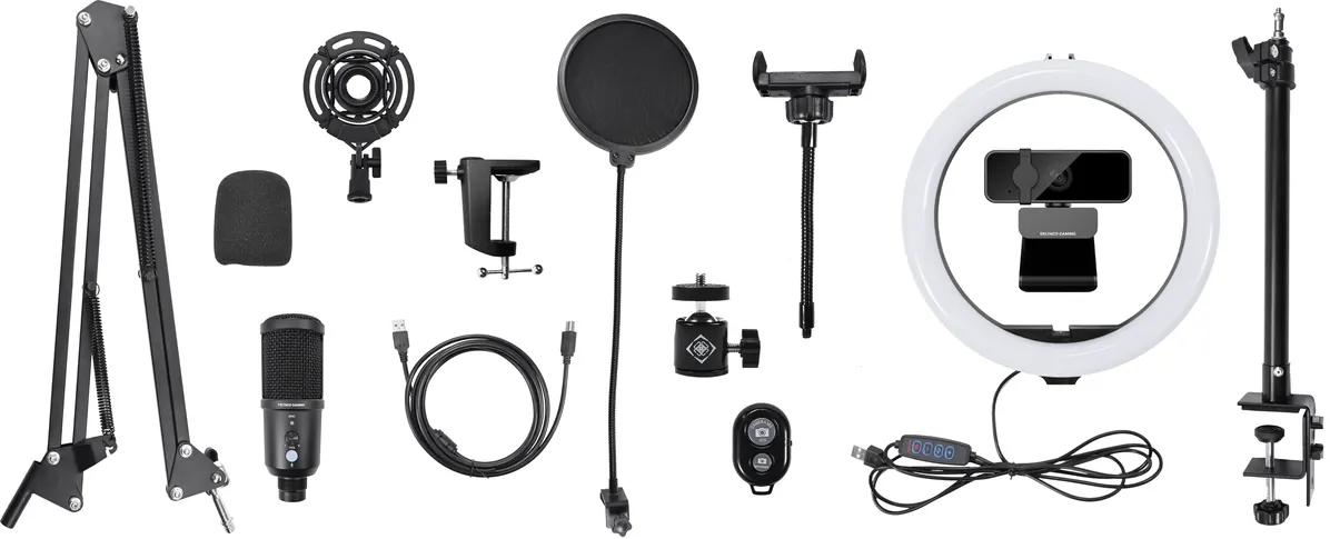 Une collection d'équipement d'enregistrement. Comprend un microphone, un filtre anti-pop, une lampe annulaire et des bras réglables.
