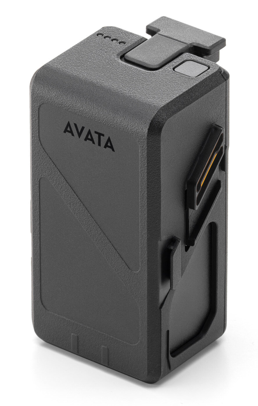 Czarny prostokątny akumulator drona, z napisem 'AVATA' z przodu, na białym tle.