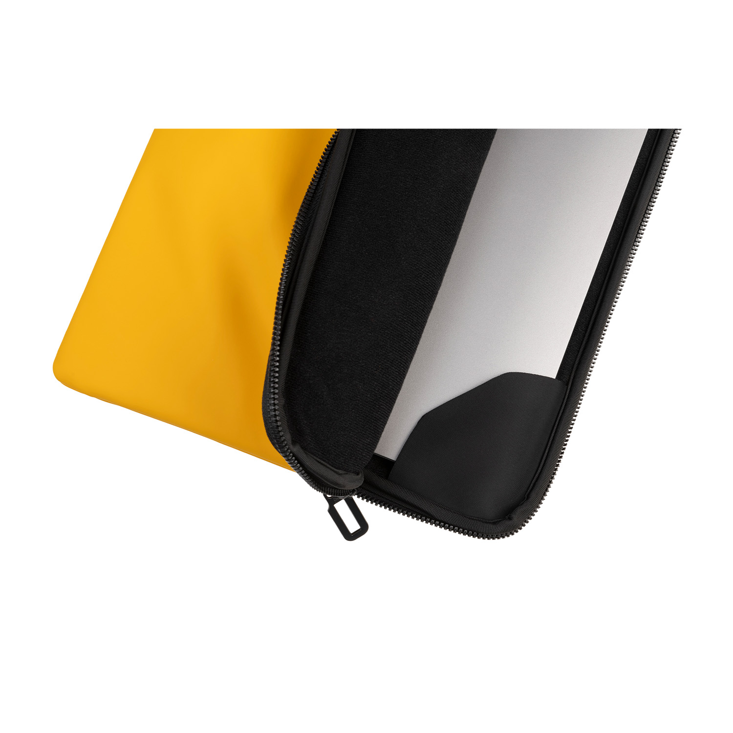 Una custodia gialla per laptop, parzialmente aperta, che rivela un laptop argentato. Cerniera e interno neri.