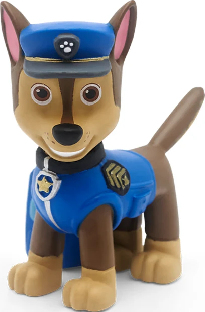 Eine Paw Patrol Chase-Figur, blaue Uniform, Hut und braunes Fell.