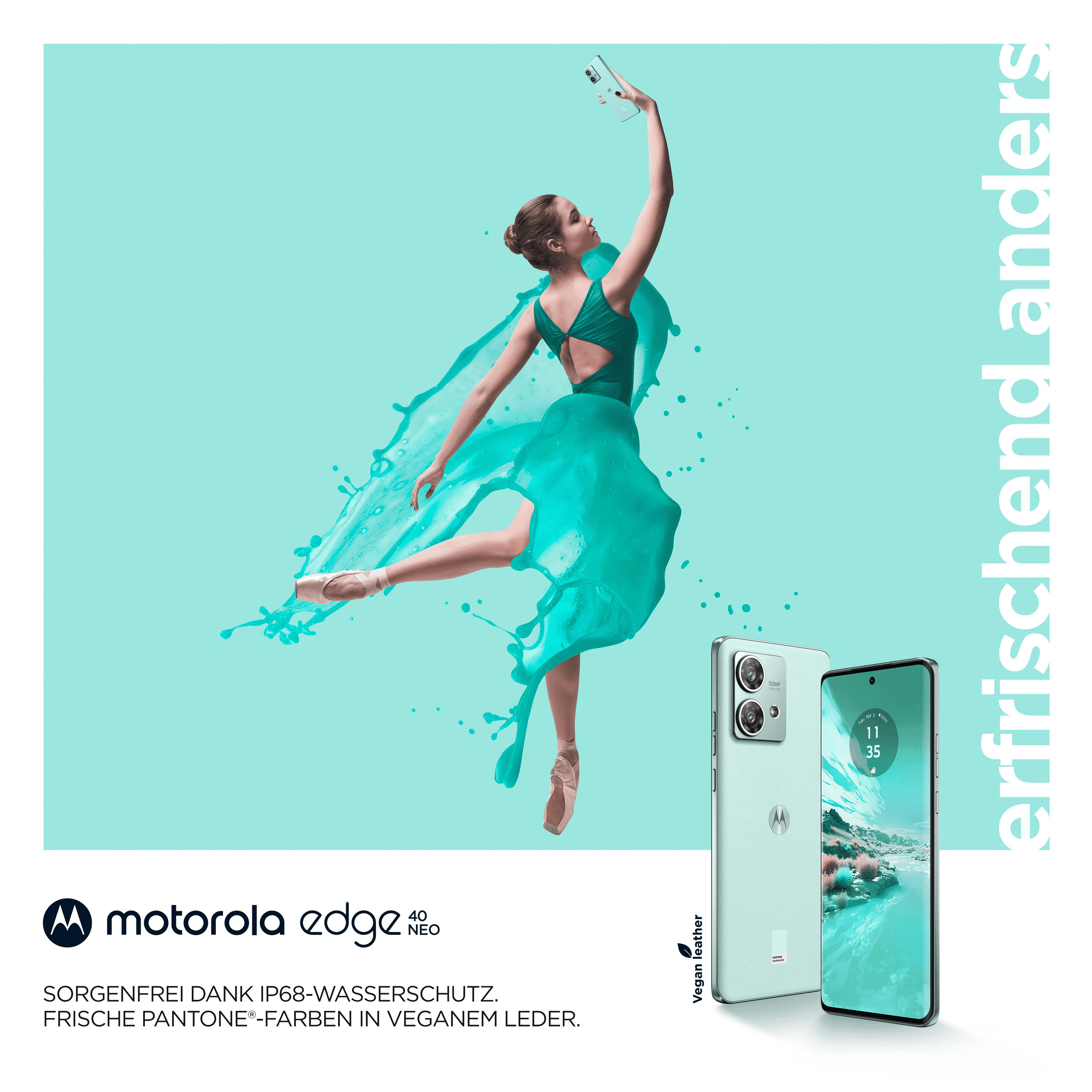 Tänzerin mit türkisfarbenem Stoff, Motorola Handy, Pantone Farbe