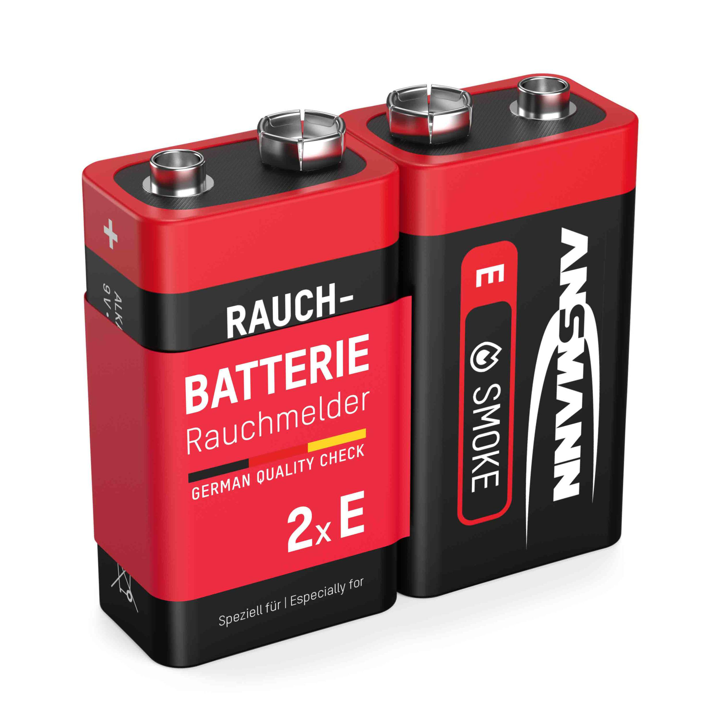 Zwei rote und schwarze Rauchmelderbatterien. Die Verpackung hat Text auf Deutsch.