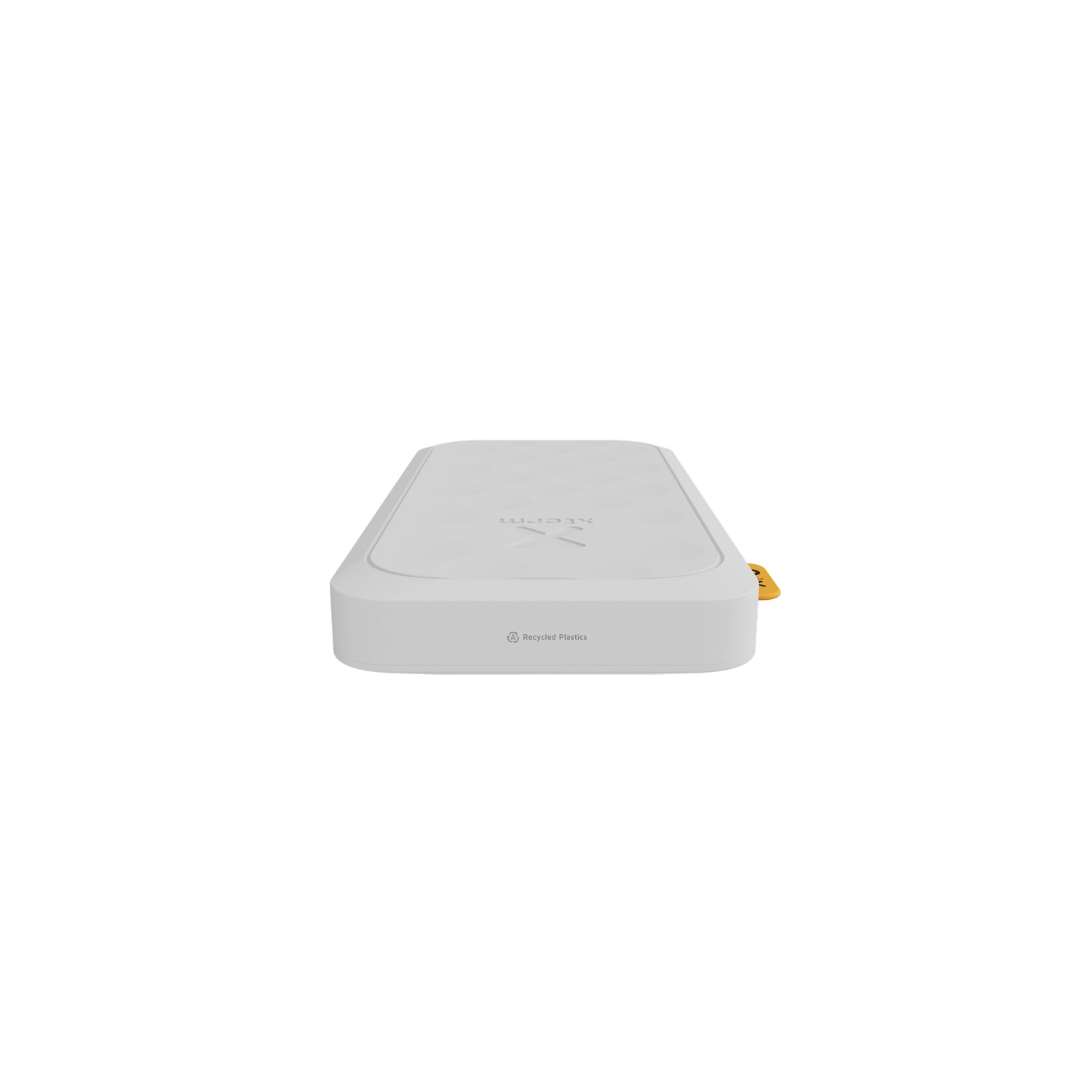 Chargeur sans fil rectangulaire blanc avec une petite languette jaune. Fond blanc.