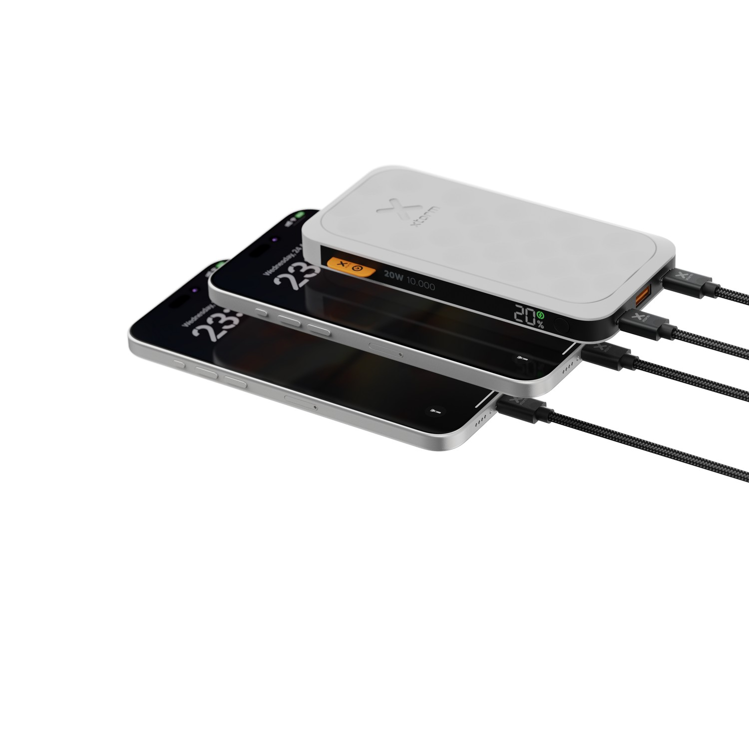 Trois téléphones en charge sur une batterie externe.