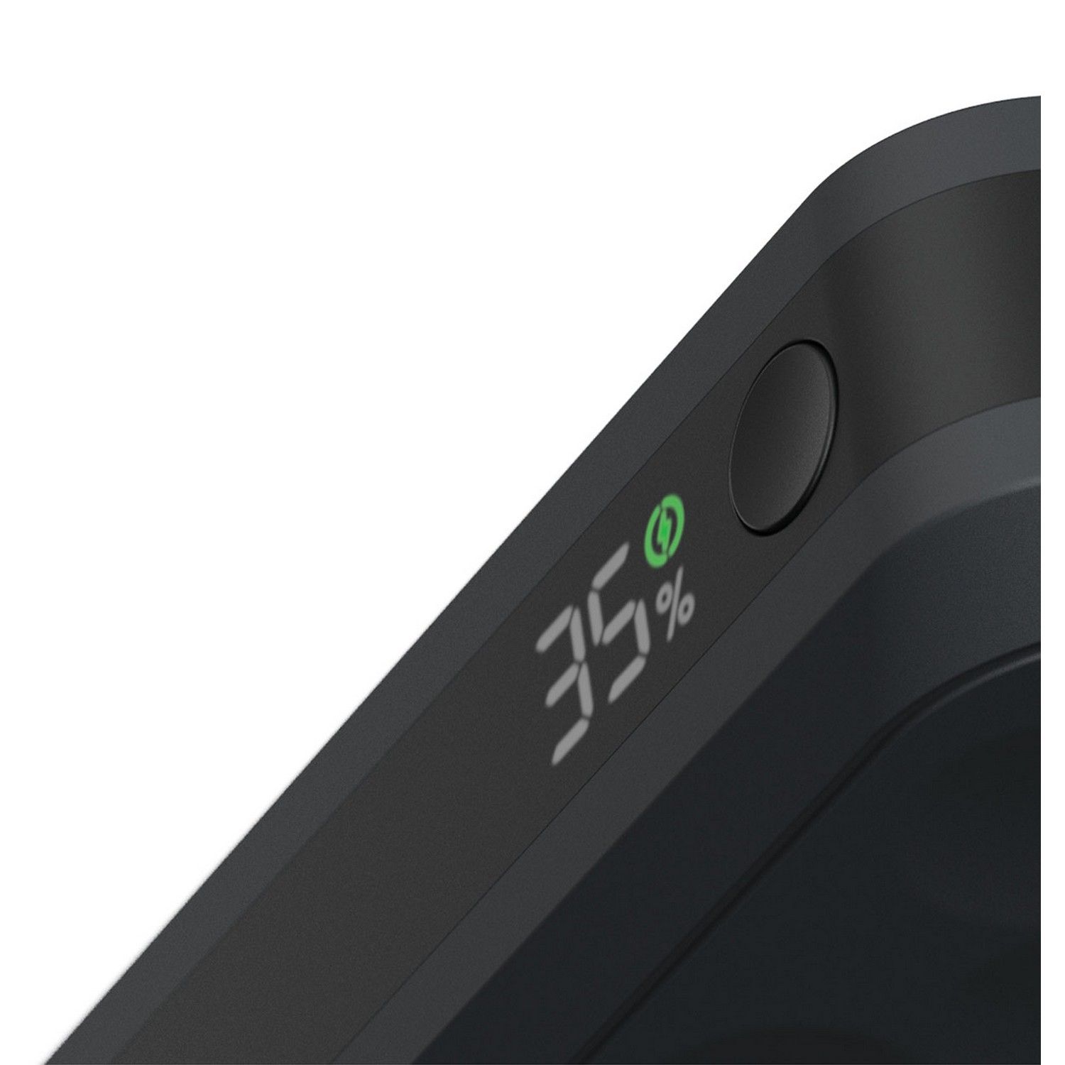 Gros plan d'un appareil noir avec un petit écran affichant le niveau de la batterie.