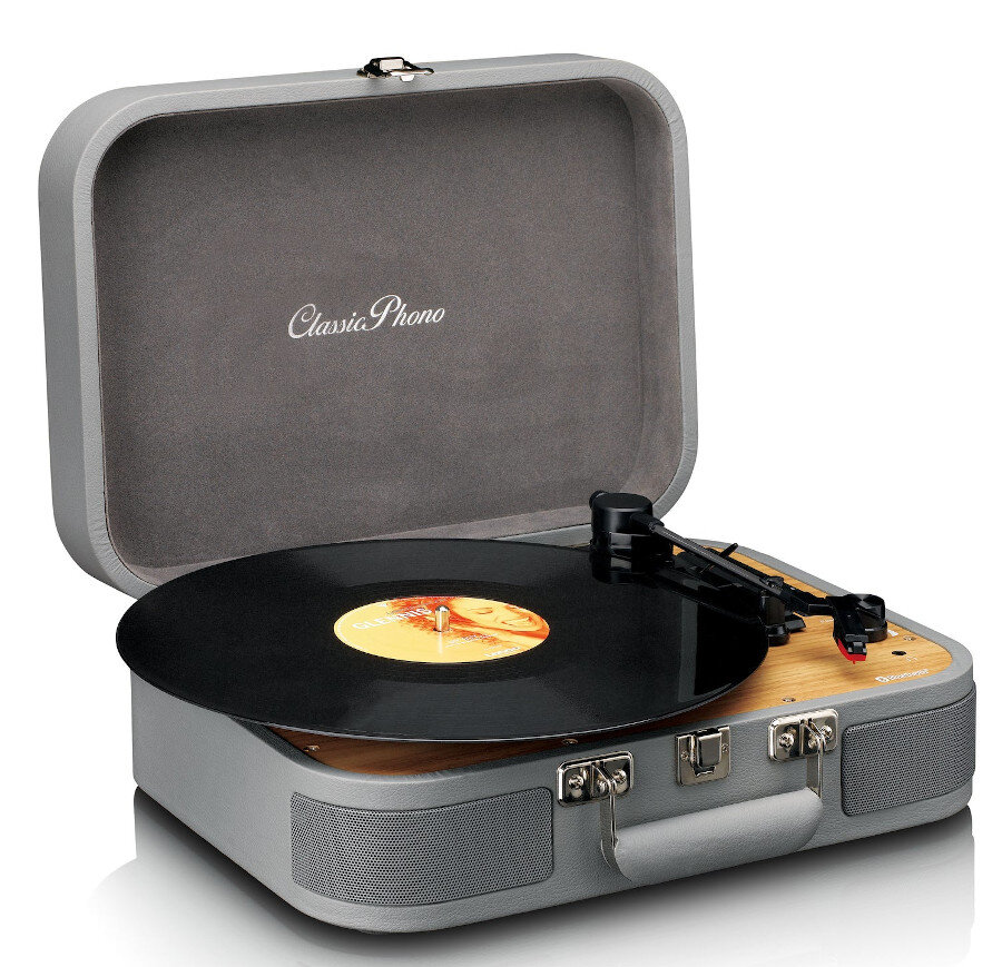 Szary gramofon w stylu walizki z czarną płytą i otwartą pokrywą. Na pokrywie napis 'ClassicPhono'.