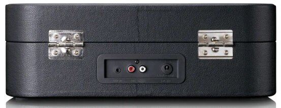 Czarne urządzenie stereo z portami wejściowymi i wyjściowymi. Srebrne zawiasy są widoczne na górze.