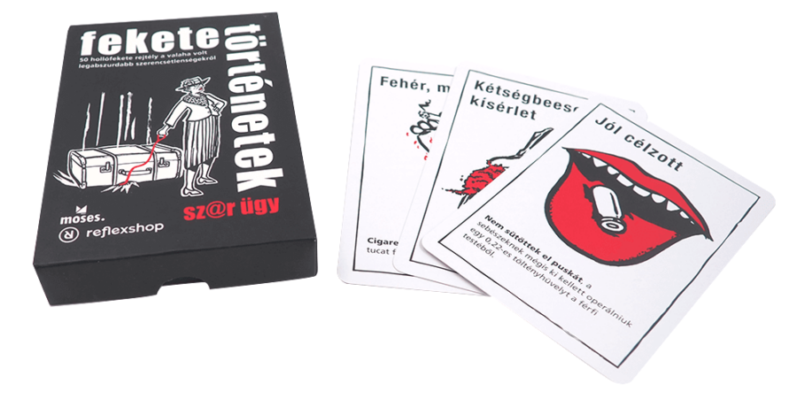 Játékkártyák, fekete doboz. A kártyákon illusztrációk vannak magyar szöveggel. Fehér háttér.