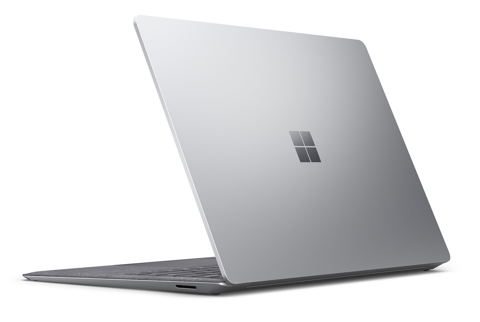 Srebrny laptop z logo Microsoft.