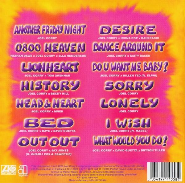 Albumcover mit pinkem Hintergrund und Songtiteln in verschiedenen Farben.