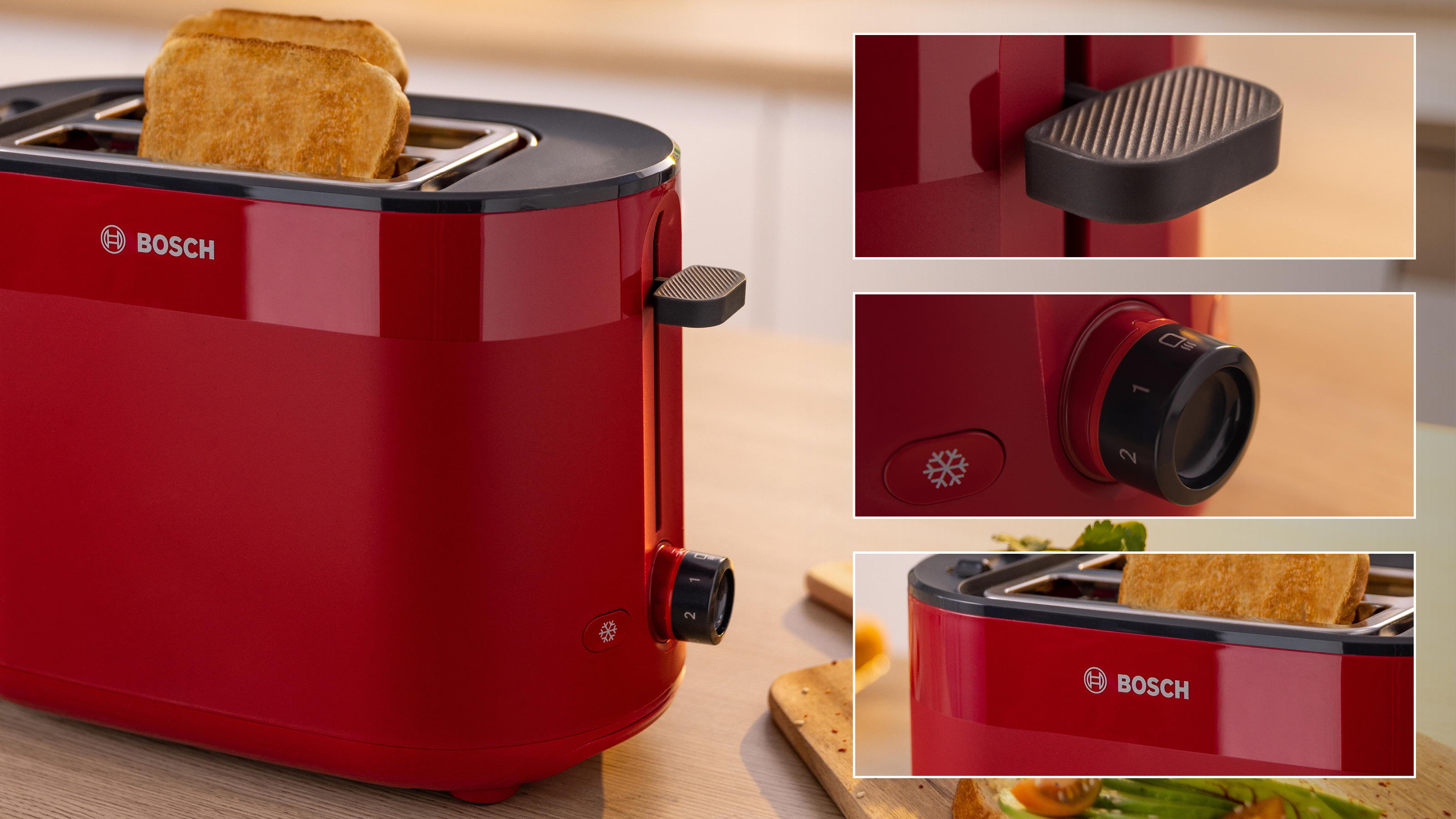 Roter Toaster mit Toast, Nahaufnahmen.