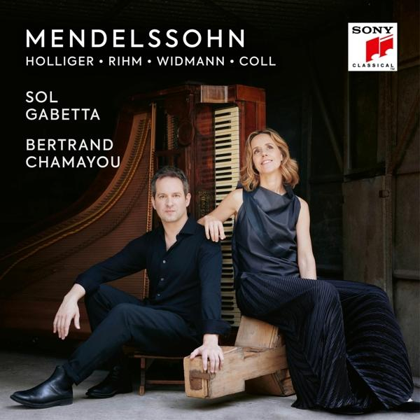 Albumcover mit zwei Personen in formeller Kleidung, einem Klavier und Text, einschließlich 'MENDELSSOHN'.