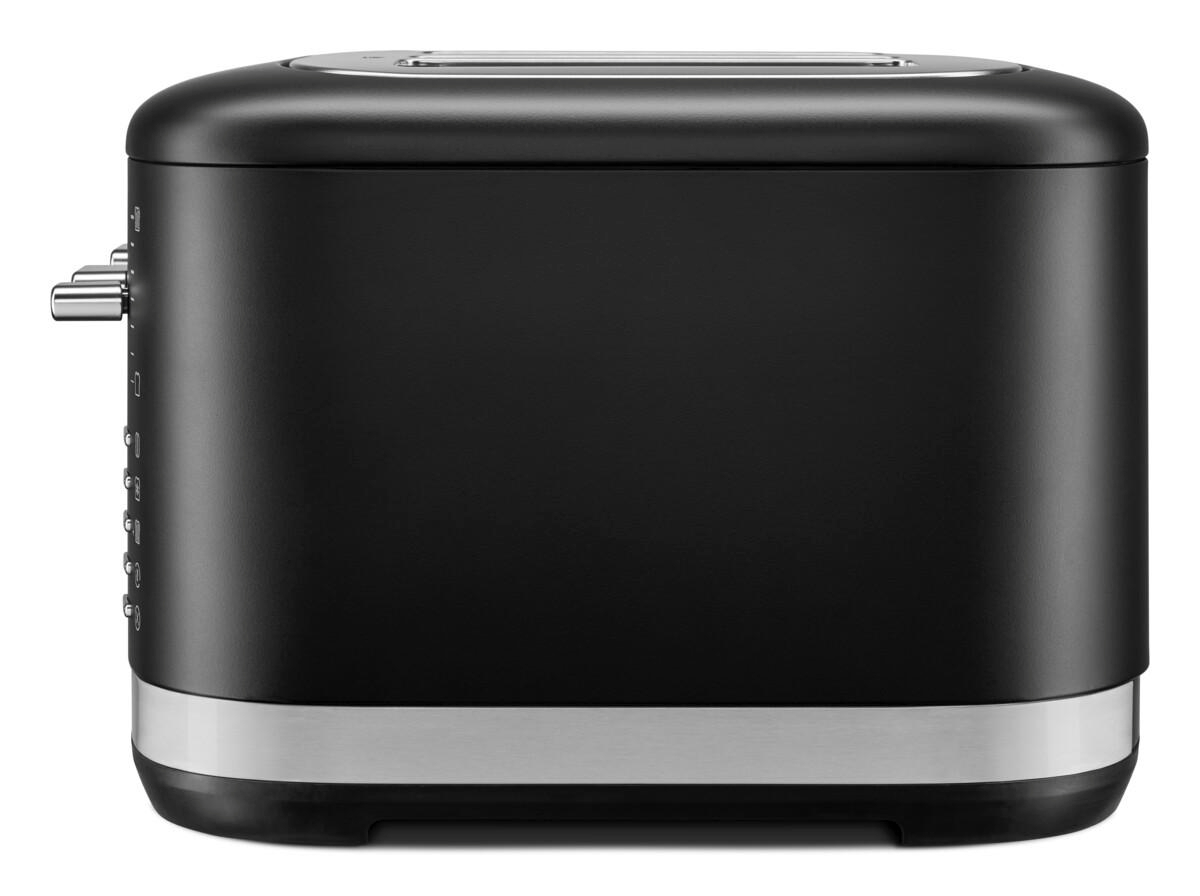 Ein schwarzer Toaster mit silbernem Sockel, mit mehreren Schlitzen und Einstellungen, Frontansicht.