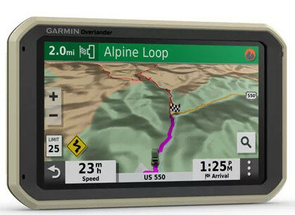 Urządzenie GPS Garmin Overlander pokazujące mapę z trasą i prędkością, z beżową ramką.