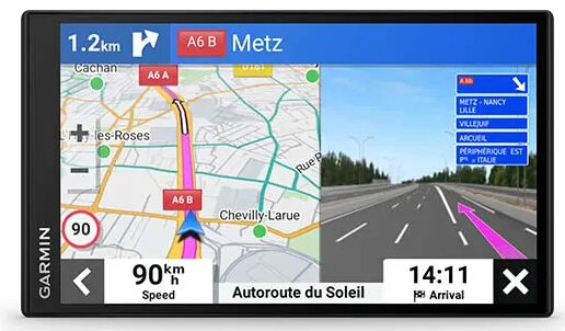 Ekran nawigacji wyświetla mapę z trasą. Informacje obejmują prędkość, czas i kierunek.