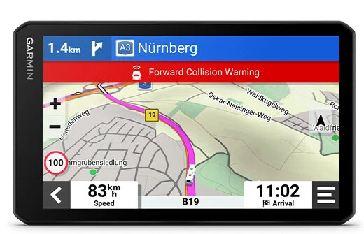 Nawigacja Garmin pokazuje mapę z trasą do Norymbergi, limit 100, 83 km/h.