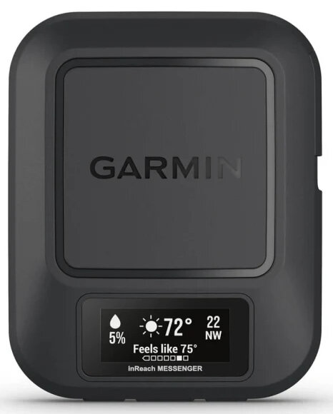 Części odkurzacza w wodzie: przezroczysty pojemnik, dwa filtry, bąbelki.