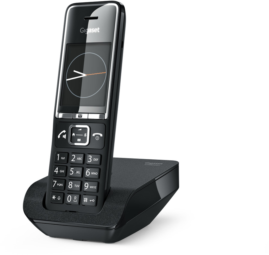 Fekete Gigaset vezeték nélküli telefon töltőállomáson, az idő látható a képernyőn.