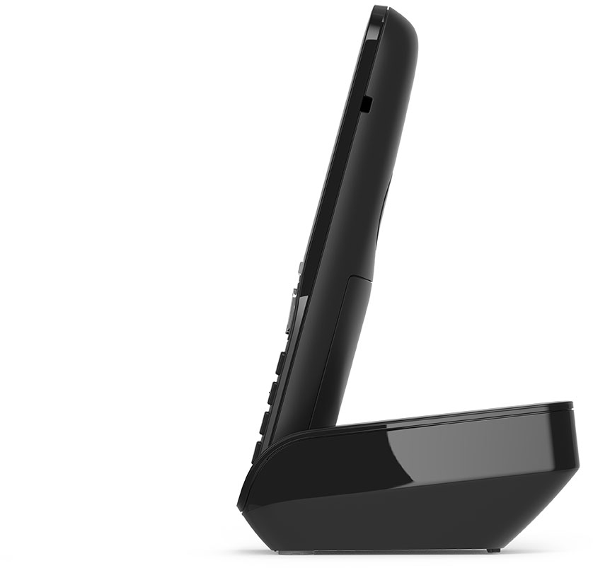 Fekete telefon alappal. A kézibeszélő le van véve az alapról, felfelé dől.