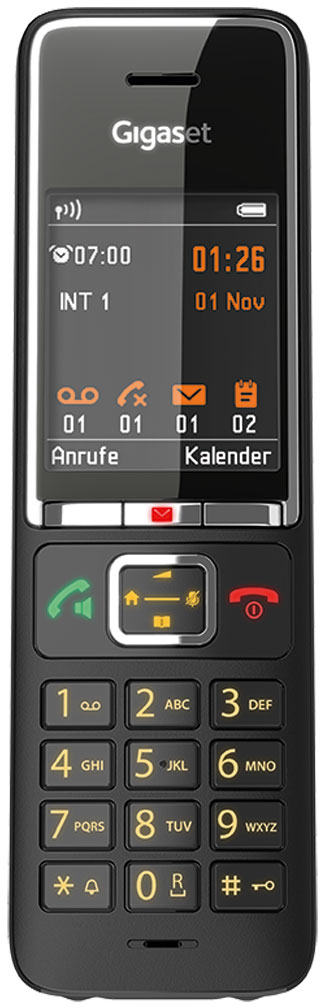 Fekete Gigaset telefon, amelyen a kijelzőn az idő, a dátum és a hívásinformációk láthatók.