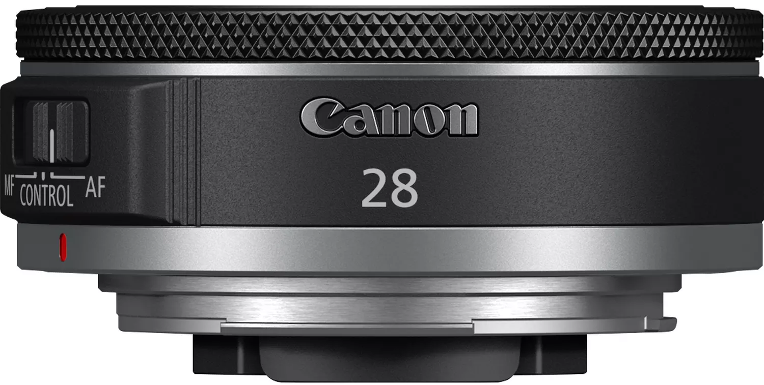 Canon 28mm Objektiv mit Fokussteuerung. Schwarz und Silber mit Canon-Logo.