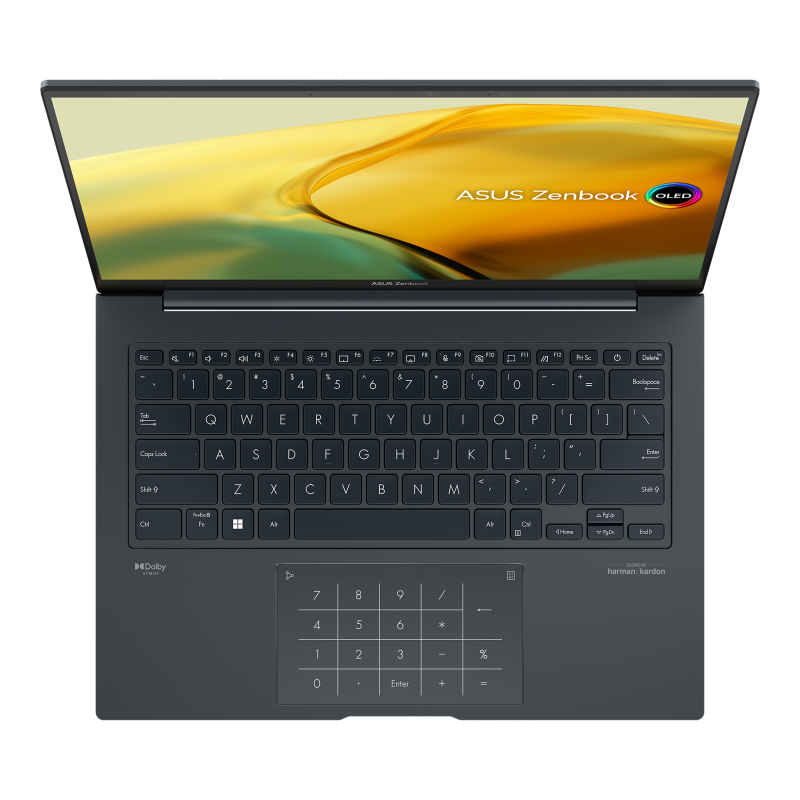Una computadora portátil abierta con un teclado y una pantalla que muestra una videollamada y notas.