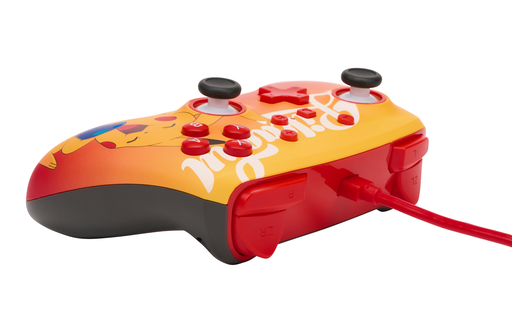 Roter und gelber Controller im Pikachu-Design. Rotes Kabel angeschlossen. Weißer Hintergrund.
