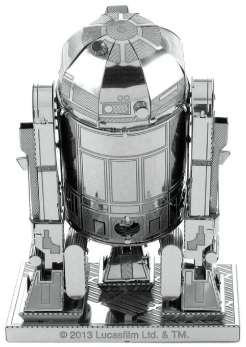 Ezüst fém R2-D2 modellkészlet. Részletes felépítés, látható panelekkel és szegecsekkel. Star Wars logó látható.