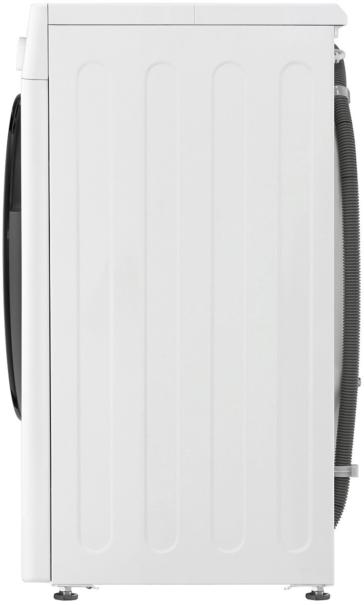 Widok z boku białej pralki z czarnymi drzwiami i karbowanym wężem.