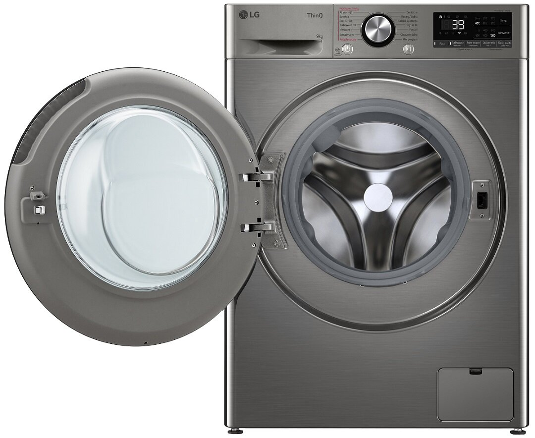 Osoba trzymająca przezroczysty plastikowy pojemnik z białymi przedmiotami w środku.