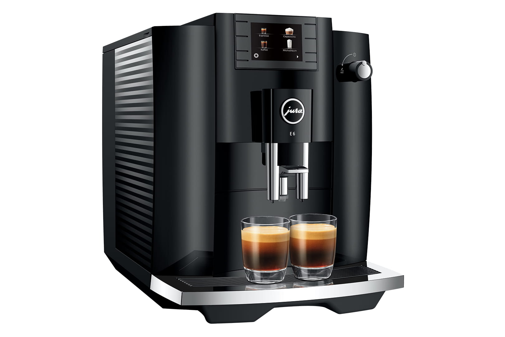 Una cafetera negra Jura E6 con dos tazas de café delante, aislada en blanco.