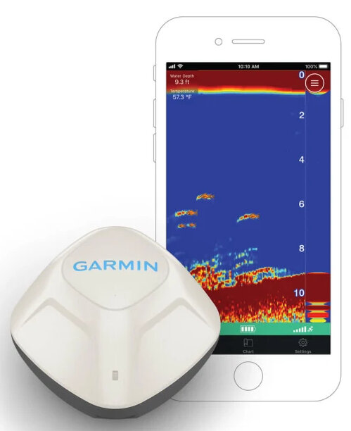 Echosonda Garmin i smartfon z danymi sonaru, pokazujące ryby w wodzie.