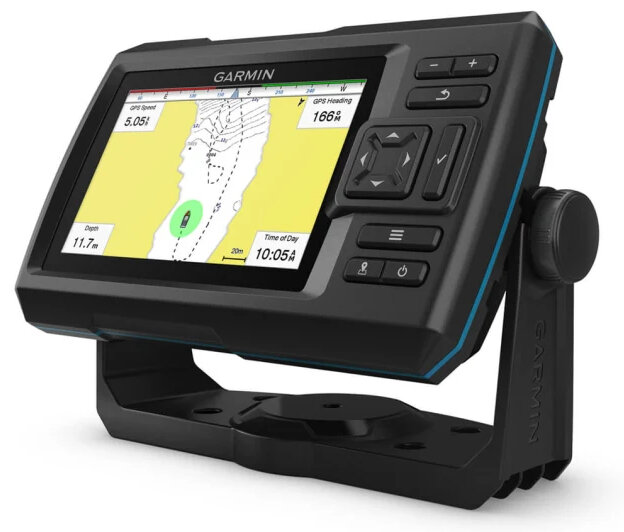 Echosonda Garmin na statywie wyświetla mapę i dane. Ma przyciski i ekran.