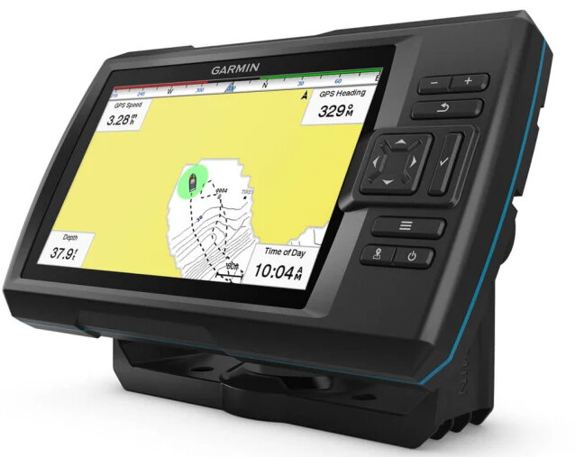 Urządzenie nawigacji morskiej z mapą i danymi GPS. Czarna obudowa z przyciskami. Żółty ekran.
