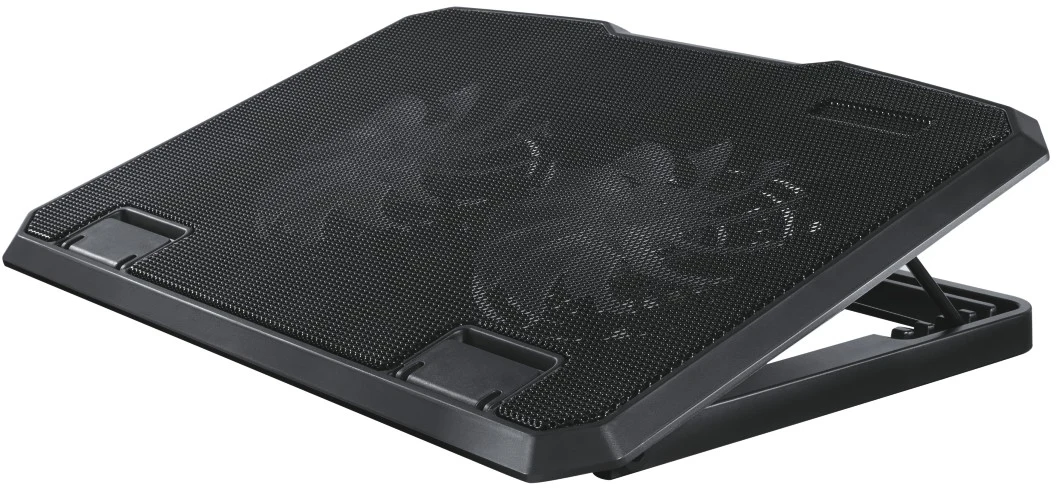 Schwarzes Laptop-Kühlpad, strukturierte Oberfläche, mit erhabenem Design. Abgewinkelt, auf weißem Hintergrund.