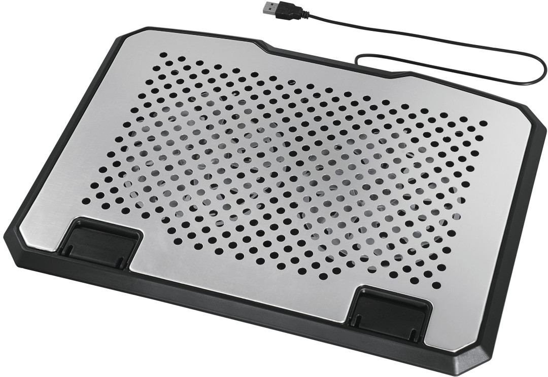 Schwarzes und silbernes Laptop-Kühlpad. Perforierte Metalloberfläche mit USB-Kabel. Schwarzer Kunststoffrahmen.