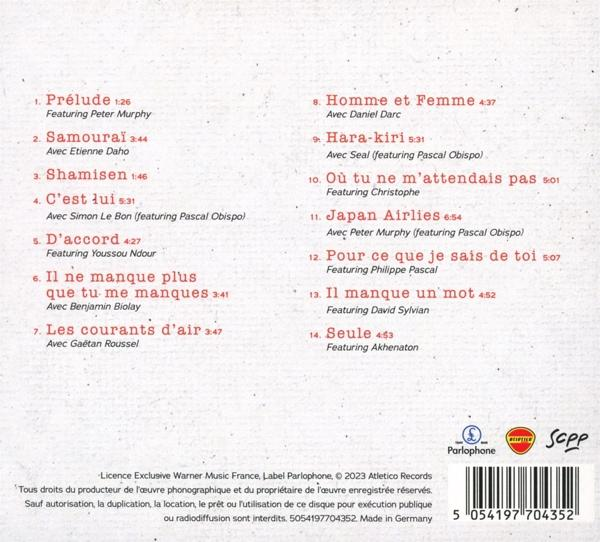 CD-Rückseite mit Titellisten, Künstlern und Songlängen, vor hellem beigen Hintergrund.