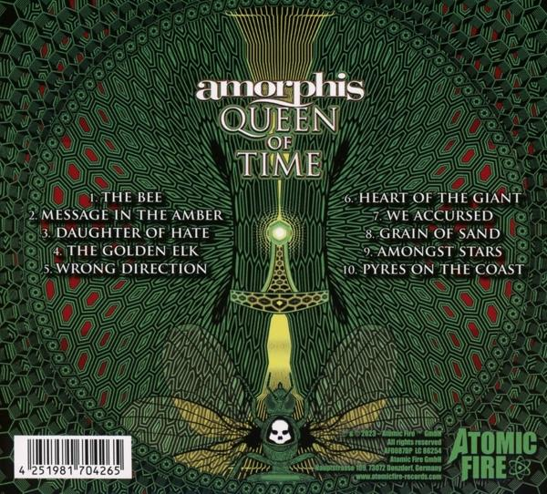 Albumcover mit grünem, aufwendigem Design und Titelliste für 'Queen of Time' von Amorphis.