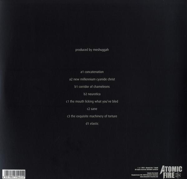 Schwarze Vinyl Schallplatte mit Titelliste. Der Hintergrund ist tiefschwarz.