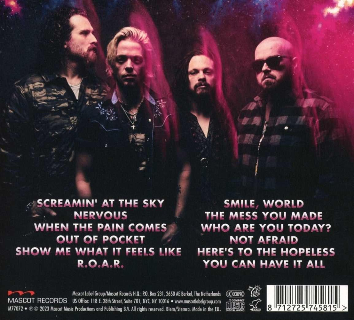 Rückseite eines CD-Covers mit Gesichtern von Bandmitgliedern und einer Titelliste. Text ist englisch.