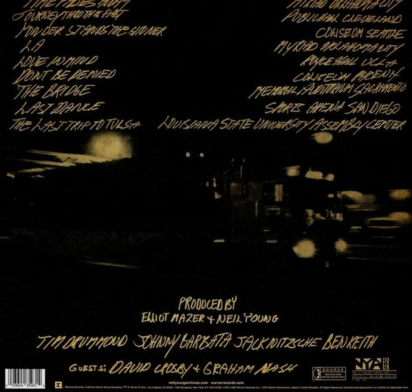 Pochette d'album avec texte doré sur fond noir. Inclut dates de tournée, titres de chansons et crédits.