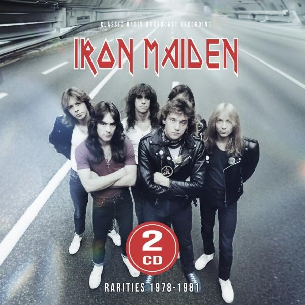 Iron Maiden Albumcover: Bandmitglieder auf der Straße, roter Text und 2-CD-Label.