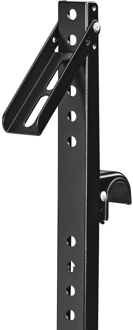 Eine schwarze, verstellbare Metallhalterung mit mehreren Löchern und einer gebogenen Stütze.