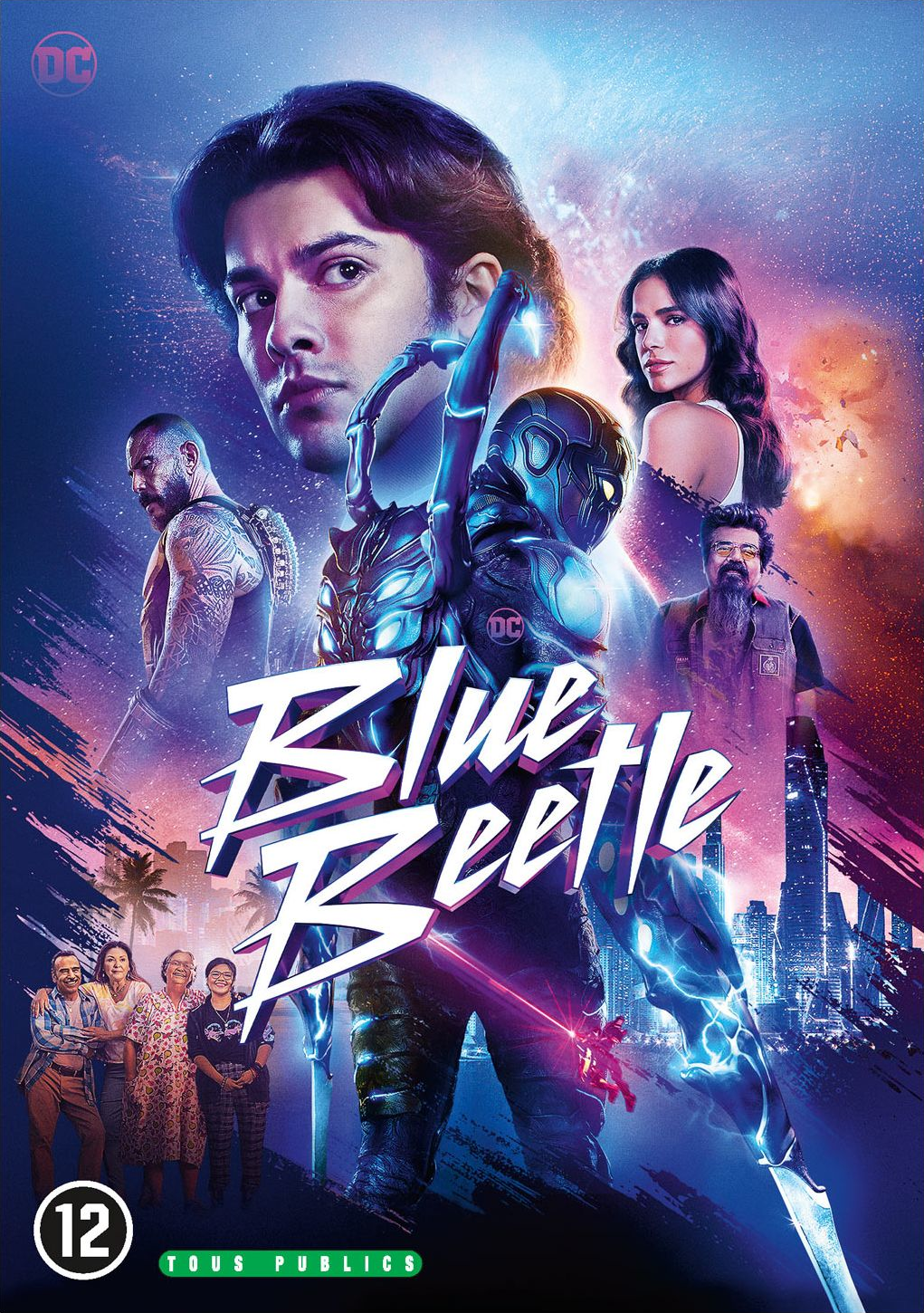 Filmposter voor 'Blue Beetle'. Toont acteurs, het Blue Beetle-personage en een DC-logo. Donkerblauwe achtergrond.